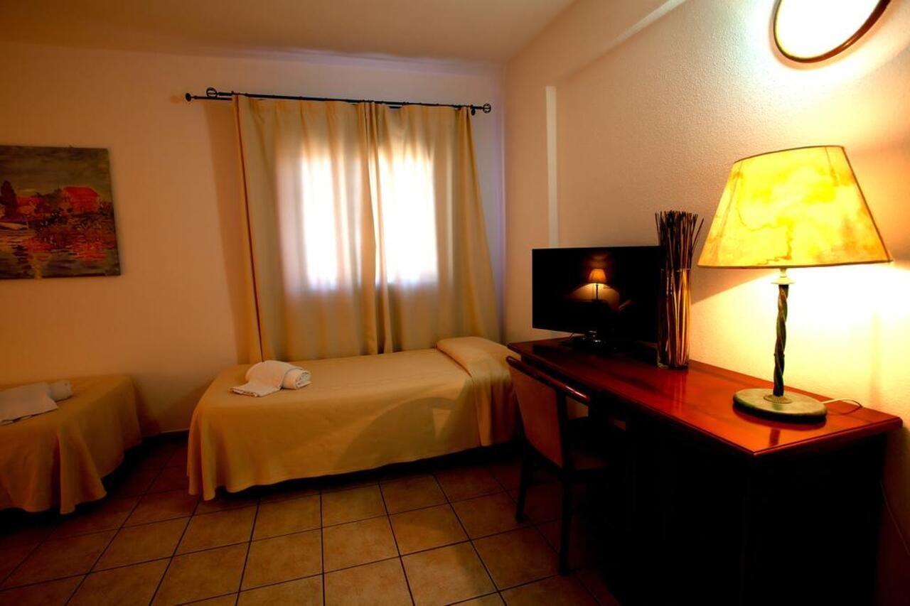 אולביה Hotel Moderno מראה חיצוני תמונה